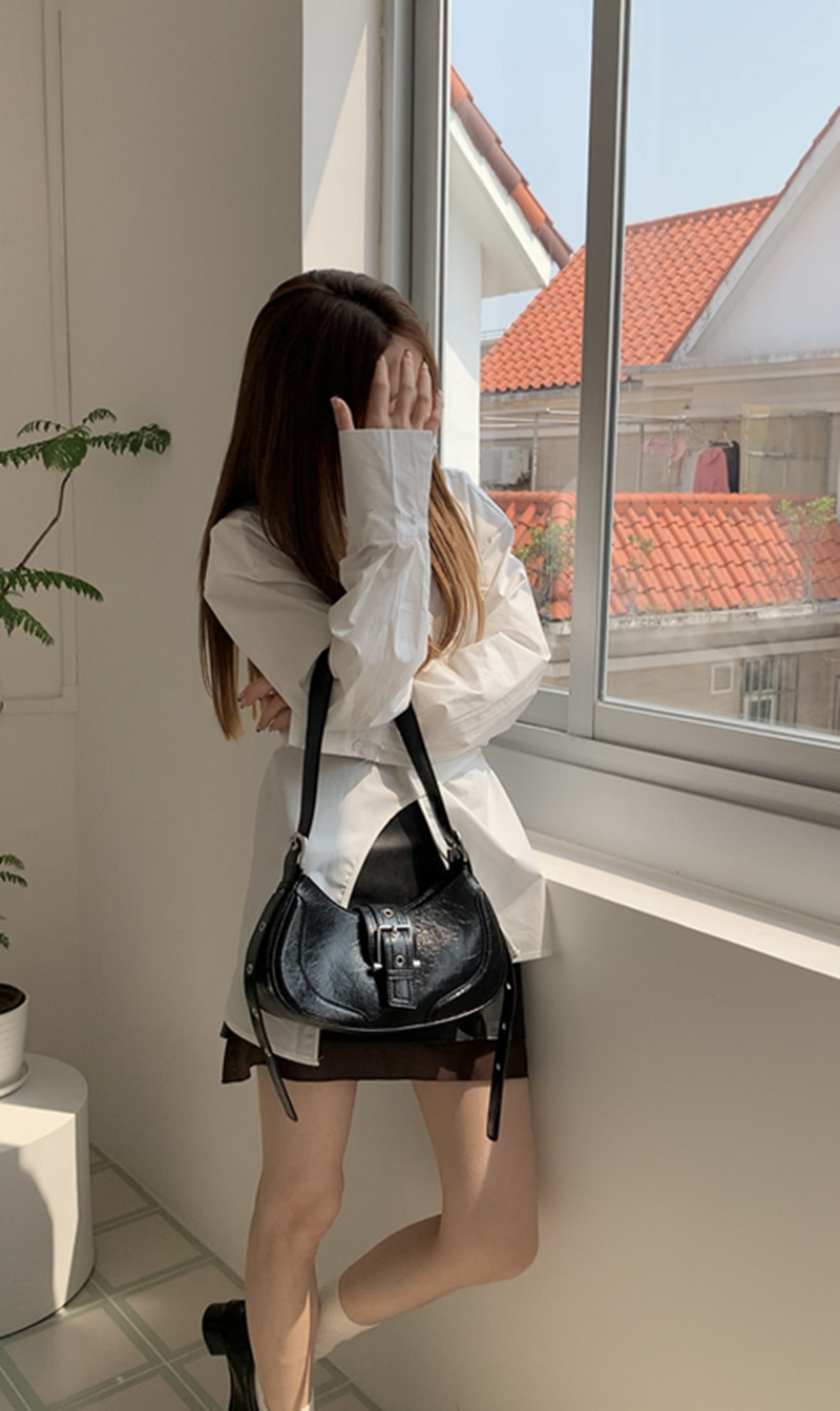 Lo stesso blogger coreano di Instagram per l'estate 2023 da donna nuova borsa sottobraccio per ragazza piccante, borsa a tracolla monospalla di nicchia_voghion.com