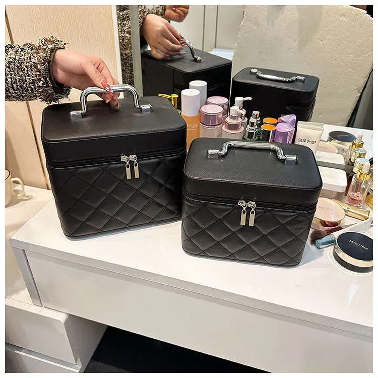 Trendy Quilted Embroidery Bag Portable Handheld High-End Feel Solid Color Makeup Case_voghion.com