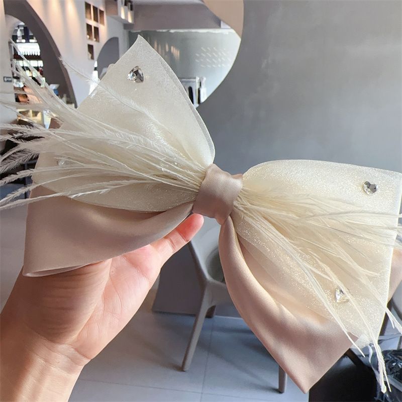 Koreanische Vintage Haarspange - Straußenfeder & Netzschleife mit mehrlagigem Stoff - Elegante Federspange für das Styling am Hinterkopf_voghion.com