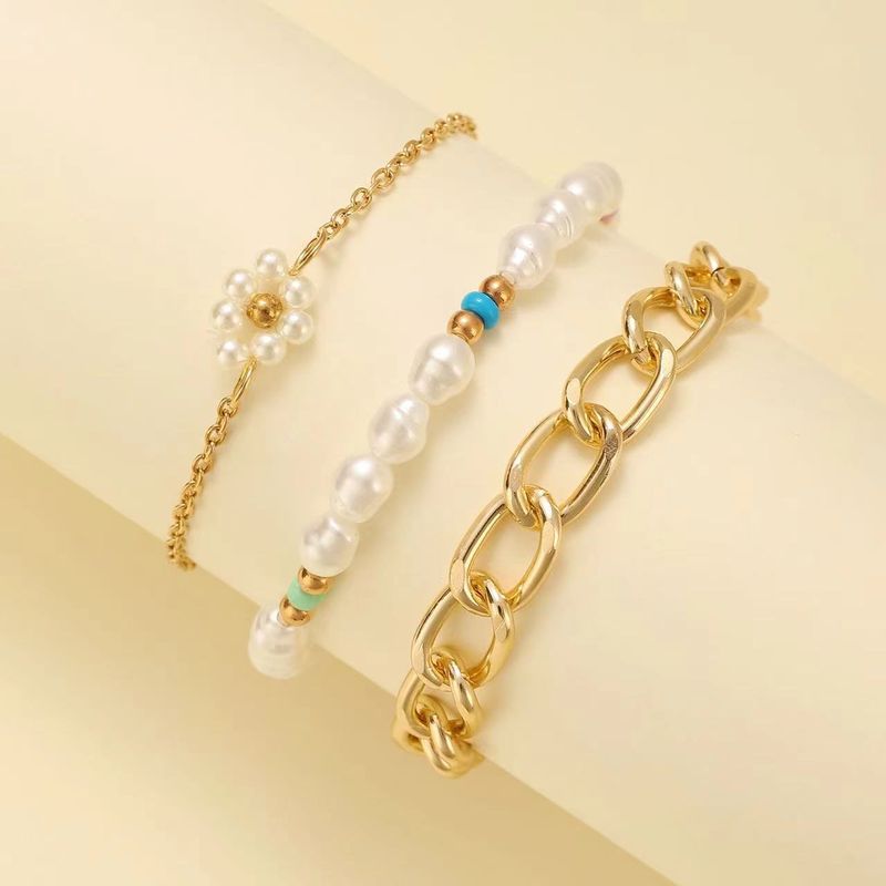 Minimalistisches kubanisches Armband-Set mit dicker Kette und Perlenblume für den Sommer_voghion.com
