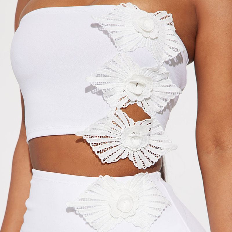 Elegantes, schulterfreies, zweiteiliges Spitzenset mit hohem Schlitz für Partys und Abendoutfits – Blumendetails und dehnbarer Strickstoff_voghion.com