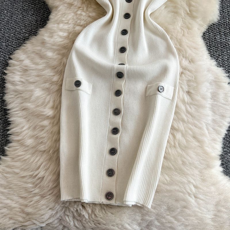 Abito da donna in maglia retrò, senza maniche, con scollo rotondo, vestibilità attillata, monopetto, gonna aderente con cintura sui fianchi, lunghezza media_voghion.com