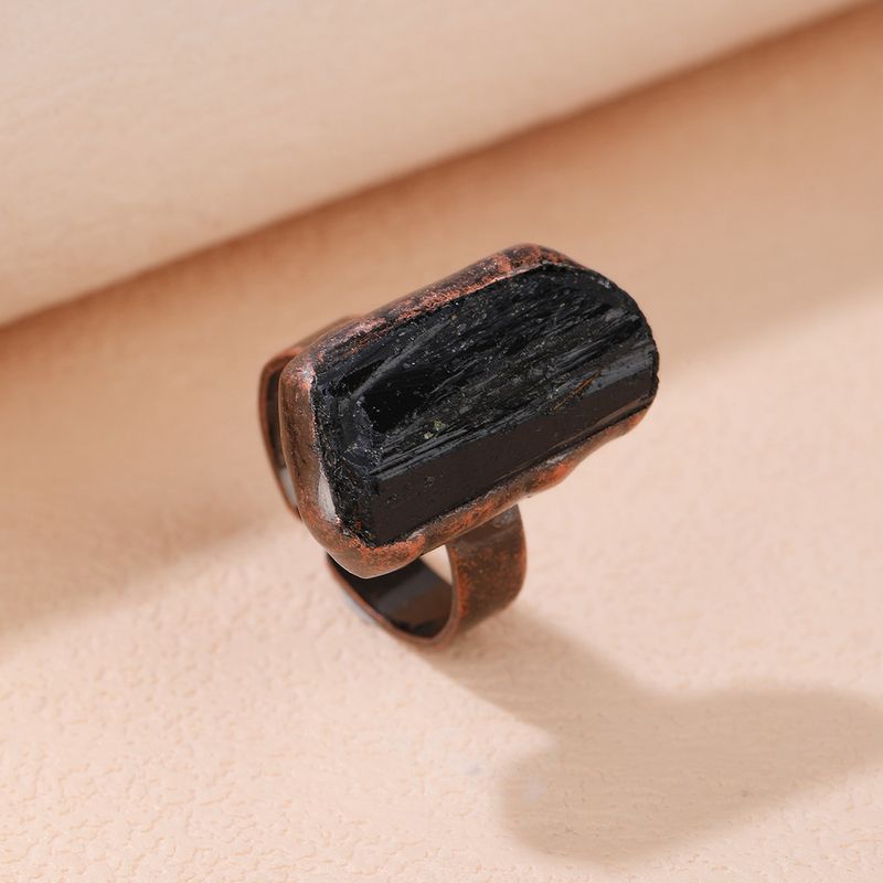 Anello di personalità alla moda aperto e regolabile irregolare in tormalina nera naturale con placcatura in bronzo antico_voghion.com