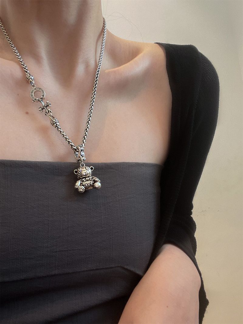 Collana cubana con testa di bottone a forma di fiore con croce retrò personalizzata da donna, design leggero di nicchia, catena con clavicola a croce, decorazione in stile freddo_voghion.com