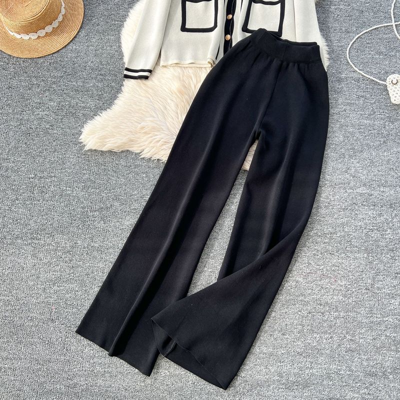 Ropa de mujer de estilo relajado, colores contrastantes de moda, solapa con botones metálicos, suéter de manga larga y pantalones anchos de cintura alta._voghion.com