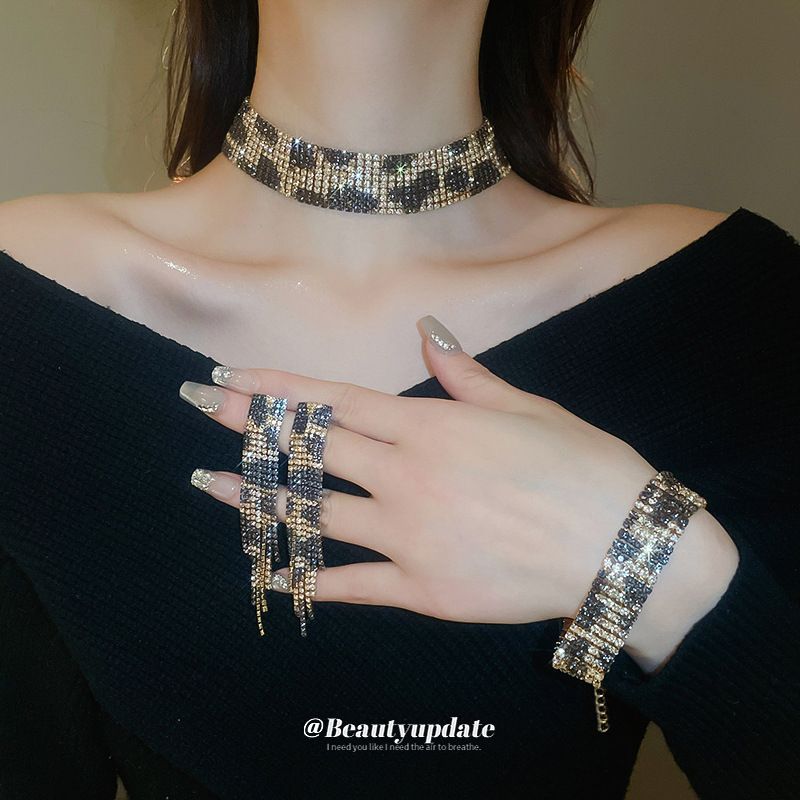 Diamond-encrusted Wide Leopard Print Necklace Bracelet Earrings Set Exaggerated Collarbone Chain Niche High-end Jewelry_voghion.com