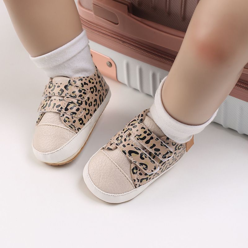 Mère et enfants printemps et automne 0-1 an garçons et filles bébé bambin chaussures amour semelle en caoutchouc bébé chaussures une pièce livraison directe_voghion.com