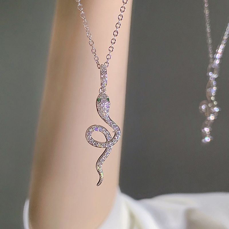 Collana in argento Guftm da donna alla moda 2025 con ciondolo a forma di serpente lucido, zircone da donna per bloccare la catena_voghion.com