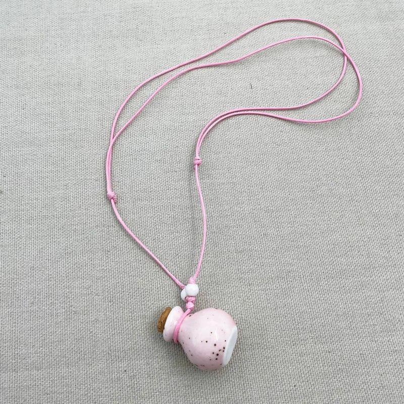 Hot Sales C110 Moud Rosa Blo Keramik Kleng Fläsch Anhänger Fraen Handgemaachte Halskette Grousshandel Bijouen_voghion.com