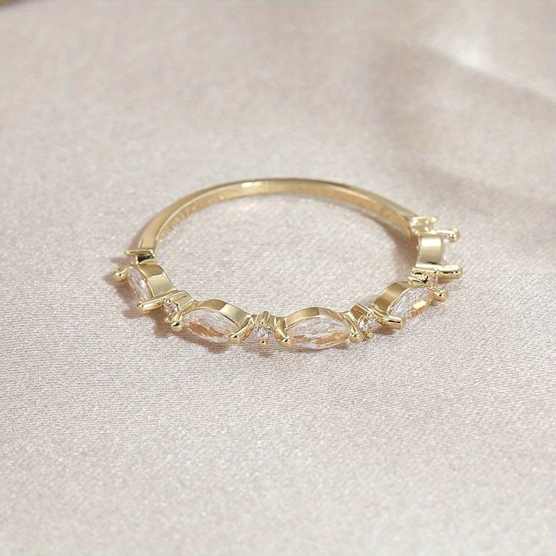 Set mit 4 luxuriösen, quadratischen Ringen aus synthetischem Zirkonia für Damen, vergoldet – perfekt für den Alltag und Partys._voghion.com