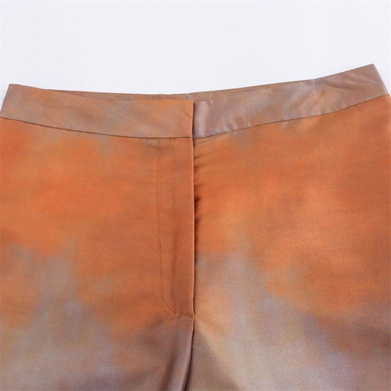 Abbigliamento da donna, camicia ampia, top, pantaloni, tailleur, in raso di seta con texture sfumata e stampa tie-dye_voghion.com