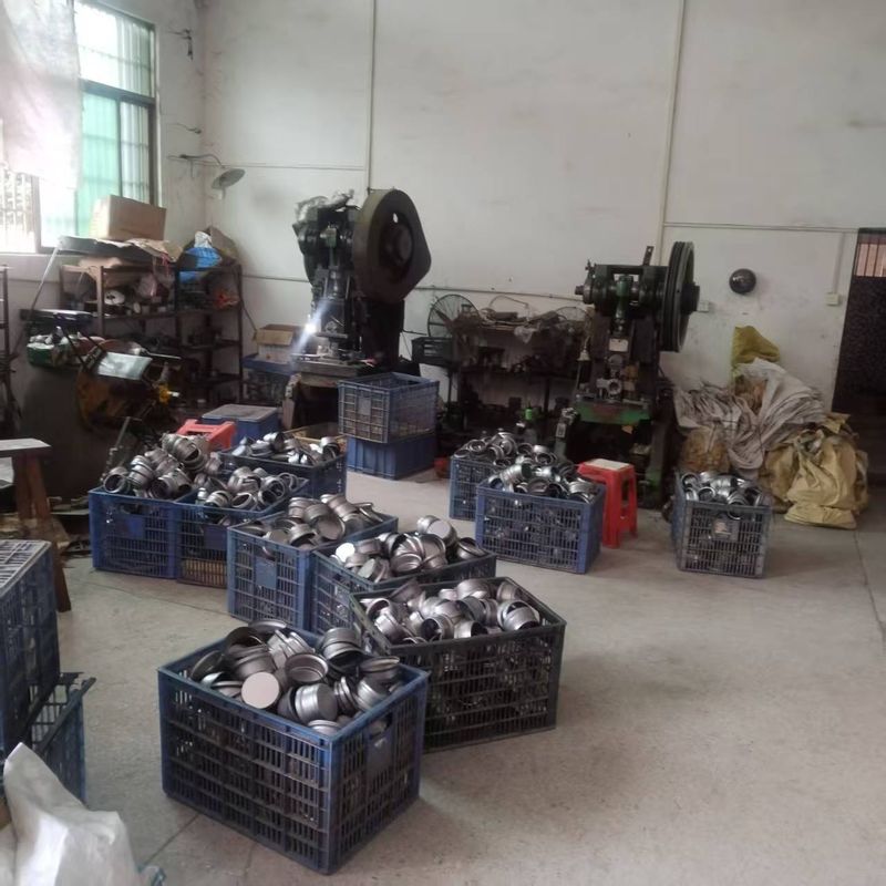 Metall-Globus-Wecker, Retro-Tischuhr, goldene Schale, schwarzer Sockel, 180 Grad schwenkbar, leises Uhrwerk, BB-Alarm_voghion.com
