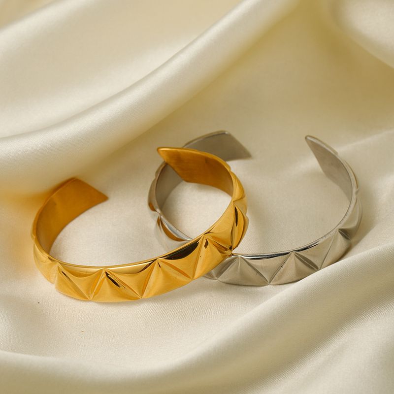 JD Designer Gold Stainless Triangle Open Bracelet, Light Luxury, High Quality, and Elegant Titanium Steel Bracelet_voghion.com
