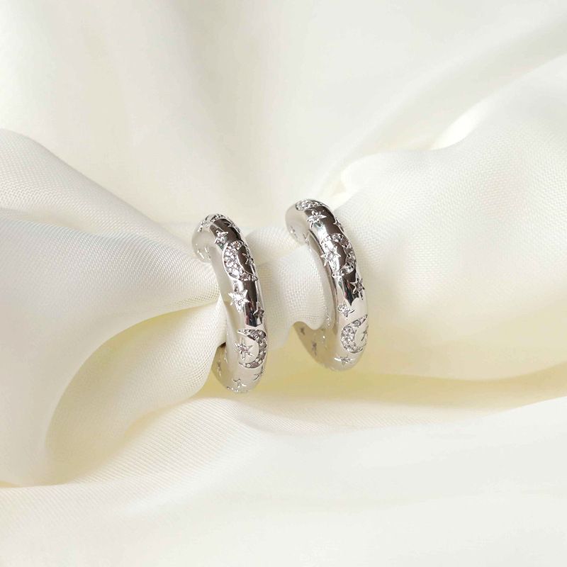 Brincos femininos de prata 925 com luz de agulha, estilo de metal de personalidade luxuosa, zircônia quebrada, formato de C, estrela e lua, brincos de design de nicho_voghion.com