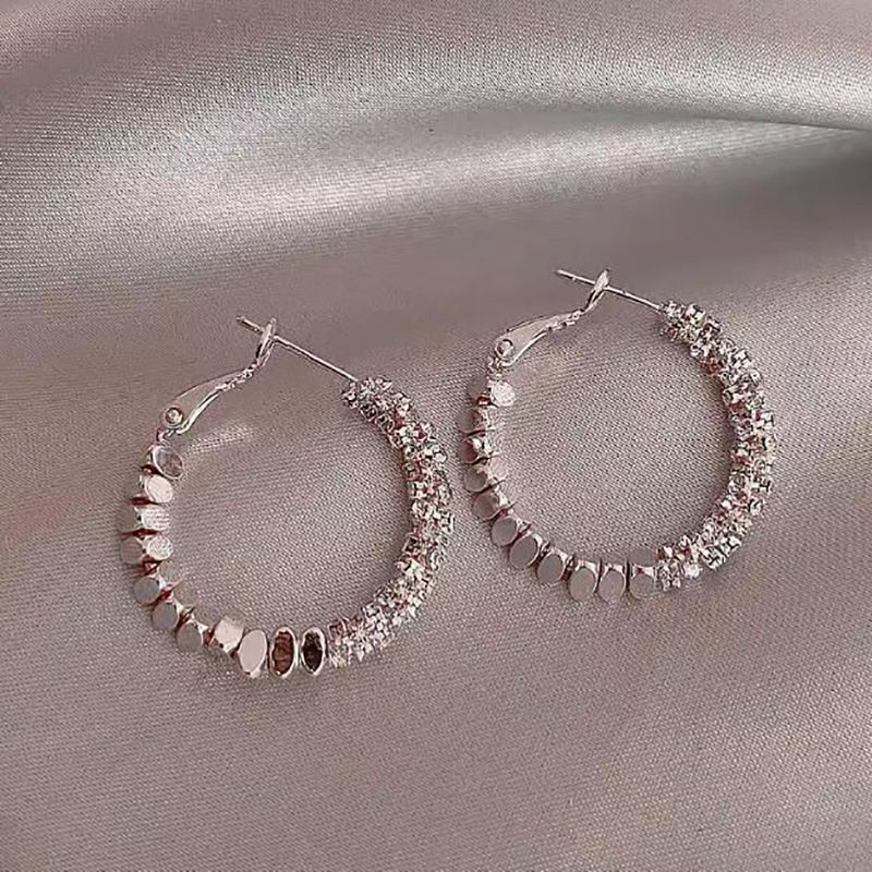 Orecchini a cerchio unici per donna, design di lusso leggero e di nicchia, nuovi orecchini di alta gamma 2024_voghion.com