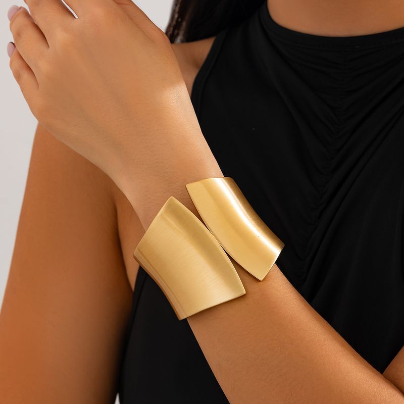Fashion Accessories Exaggerated Irregular Smooth Surface Bracelet Personalized Metallic Bracelet Set Wide Version Bracelet_voghion.com
