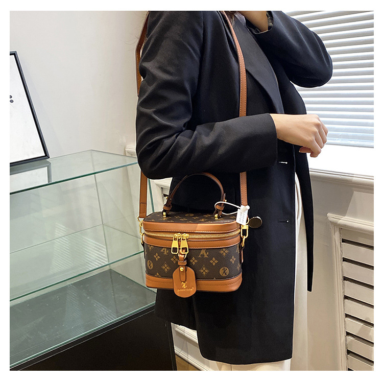 Alta calidad para las mujeres 2023 Nueva moda caja impresa Versátil portátil hombro crossbody Maquillaje bolsa tendencia_voghion.com
