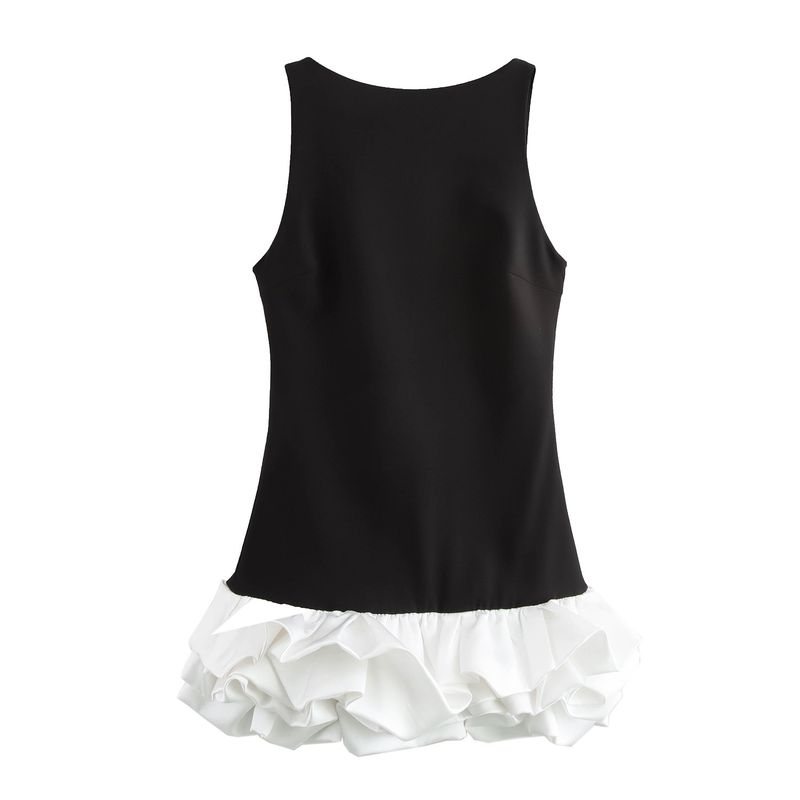 Stile di abbigliamento femminile, moda, abito corto bianco senza maniche con volant_voghion.com