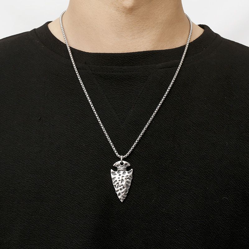 Gioielli da uomo, gioielli creativi, stile punk, retrò, vichingo, lancia, runa, guida, amuleto, ciondolo da uomo in acciaio al titanio_voghion.com