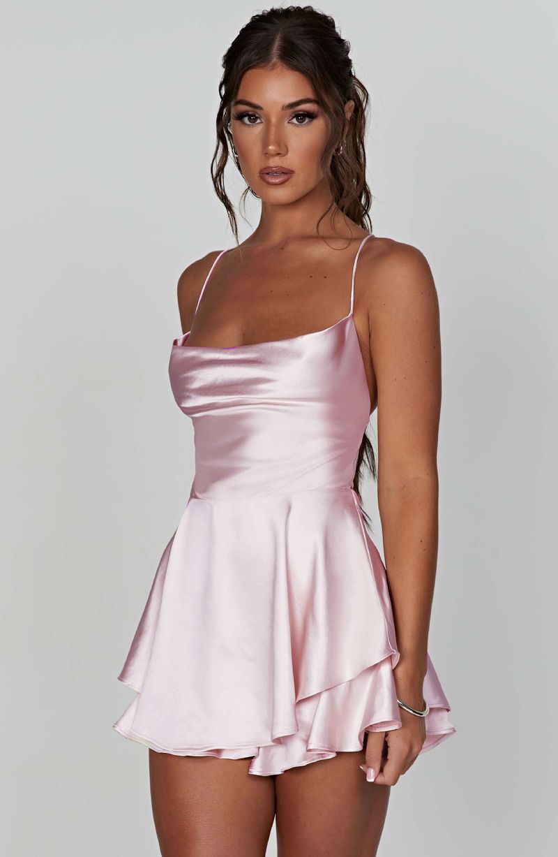 Robe courte sexy et ajustée à dos nu, couleur unie, style suspendu, nouvelle collection été 2024_voghion.com