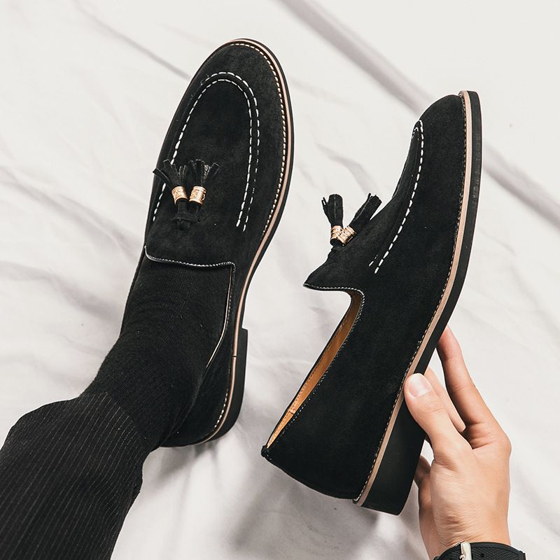 Geeignet für alle Jahreszeiten 2025 Herbst Winter Neue Herren Low-Top Britische Quaste Koreanische Mode Casual Lederschuhe Große Größe Jugend_voghion.com