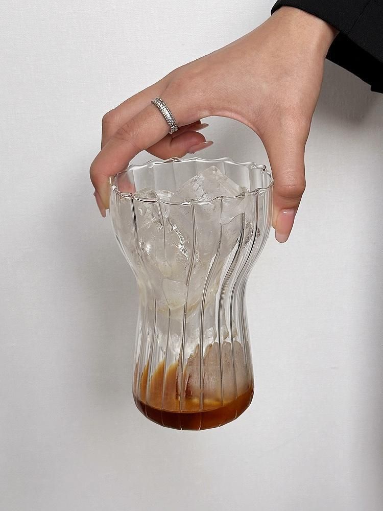 Tazza alta trasparente per infusione a freddo con nicchia per acqua in vetro a strisce verticali irregolari INS Coffee di alto valore_voghion.com