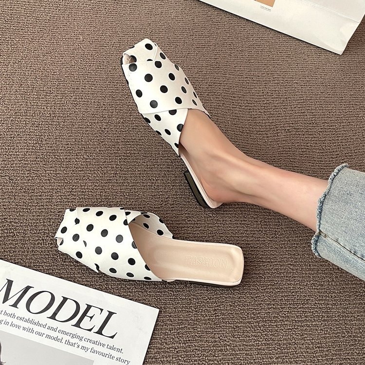 Zapatillas de mujer con puntera cubierta y lunares, sandalias con tiras cruzadas de cuero, sandalias con recortes, chanclas de verano 2022_voghion.com