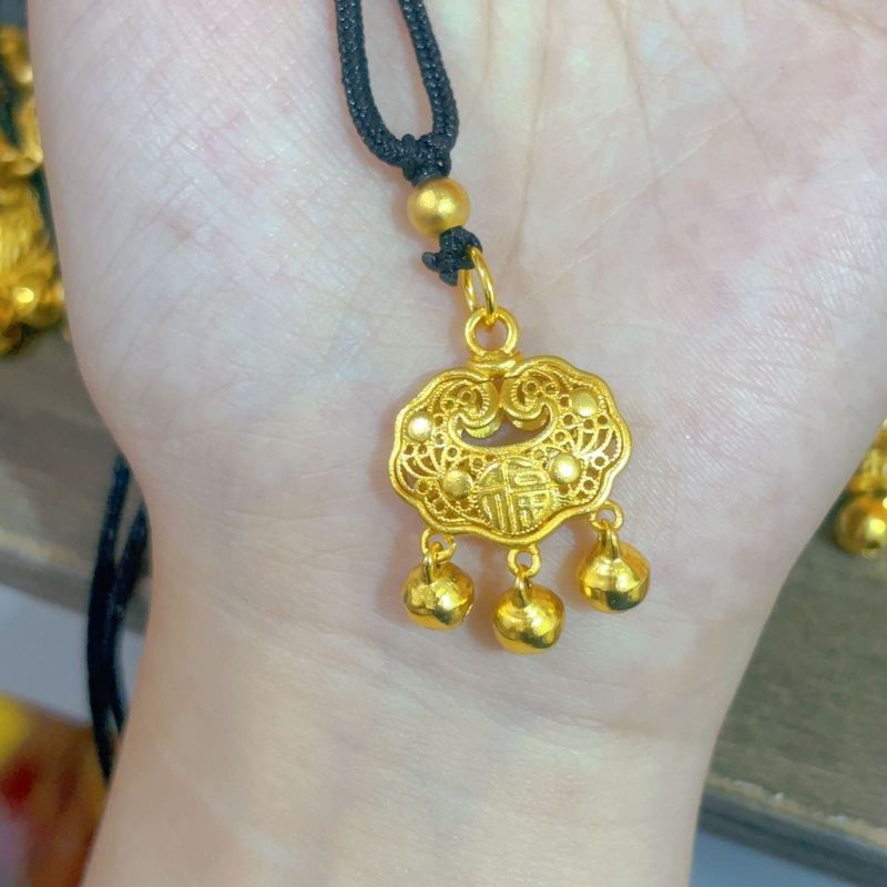 Negozio di oro con carattere fortunato cavo lunga vita lucchetto sabbia collana oro donna campanella perline scatola clavicola piccolo ciondolo lucchetto oro_voghion.com