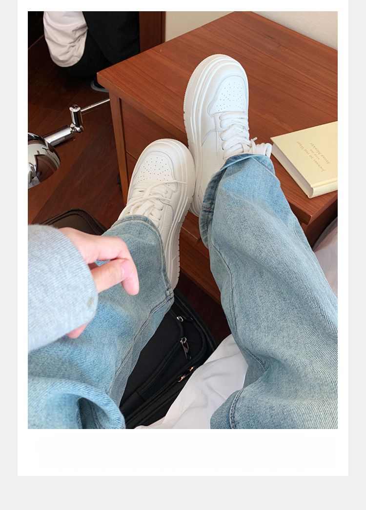 Sneakers casual bianche con suola spessa e lacci da donna_voghion.com