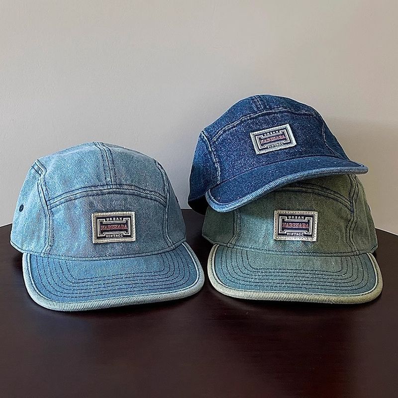 Un berretto da baseball da donna a tesa piatta da cowboy di nicchia, cinque pezzi da uomo vintage e versatili alla moda, un cappello a becco d'anatra_voghion.com