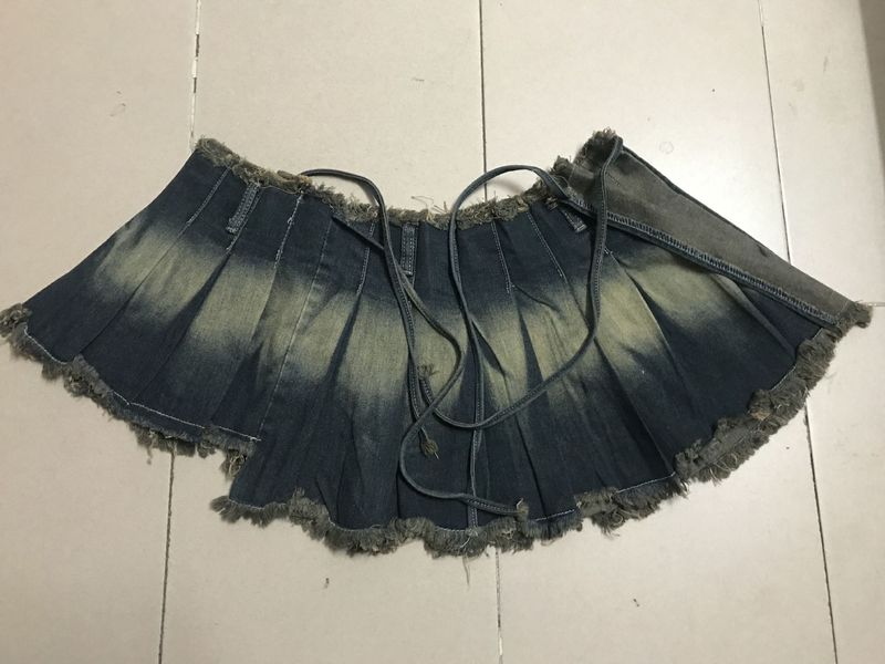 Falda vaquera retro con correa de cintura alta, Falda plisada irregular de una pieza, chica sexy súper corta_voghion.com