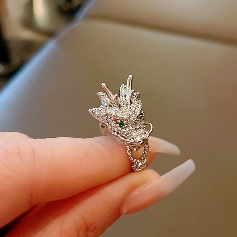 2024 Nuovo anello di apertura a forma di drago con zirconi cinesi Anello per dito indice dal design alla moda cinese-chic Abbigliamento di alta qualità_voghion.com