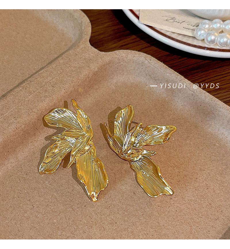 Niche High-End Leaf For Women, Light Luxury, Unique, Exaggerated 3D Petal Earrings_voghion.com