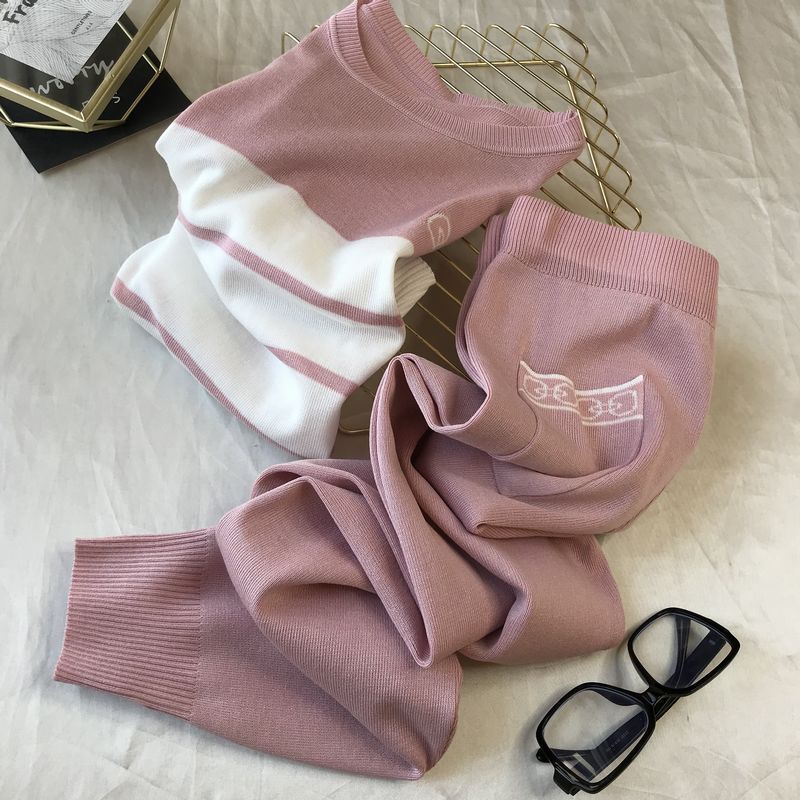 Set van gebreid damestopje met ronde hals, korte mouwen, zoete strik en contrasterende kleur + elastische skinny broek_voghion.com