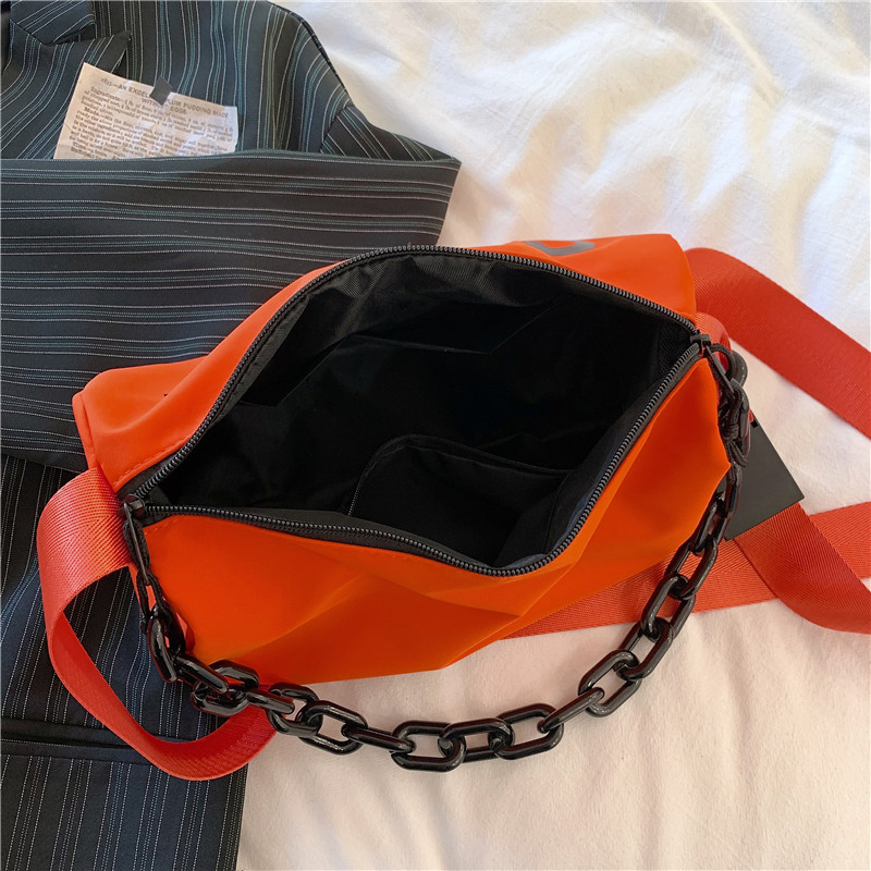 Borsa a tracolla morbida e alla moda per lo shopping da strada, in nylon, con tracolla a catena, da donna, modello Cool, 2025_voghion.com