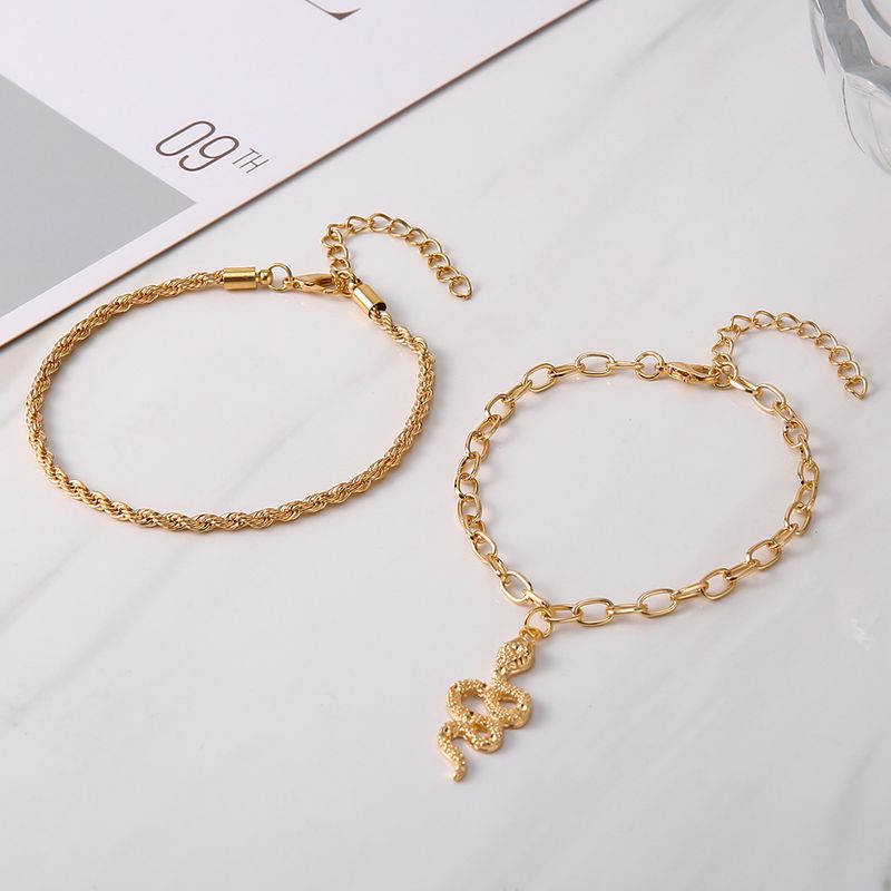 Nouveau style ornement de pied tendance plaqué or pâte frite torsadée pendentif en forme de serpent chaîne croisée double couche bracelet de cheville femme_voghion.com