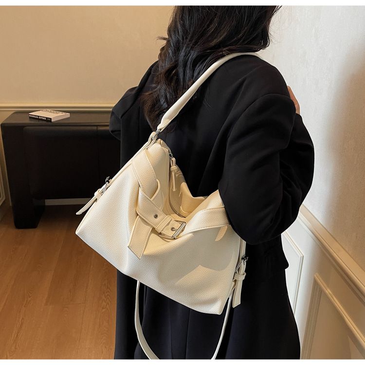 Sac fourre-tout tendance pour femme, grande capacité, en PU souple, avec fermeture éclair, pour un usage quotidien, disponible en noir, beige, marron et argent._voghion.com