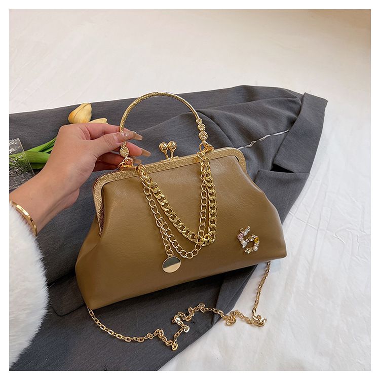 Damen 2023 neue goldene Mundtasche, trendige Modekette, One-Shoulder-Handtasche, Abendessentasche_voghion.com