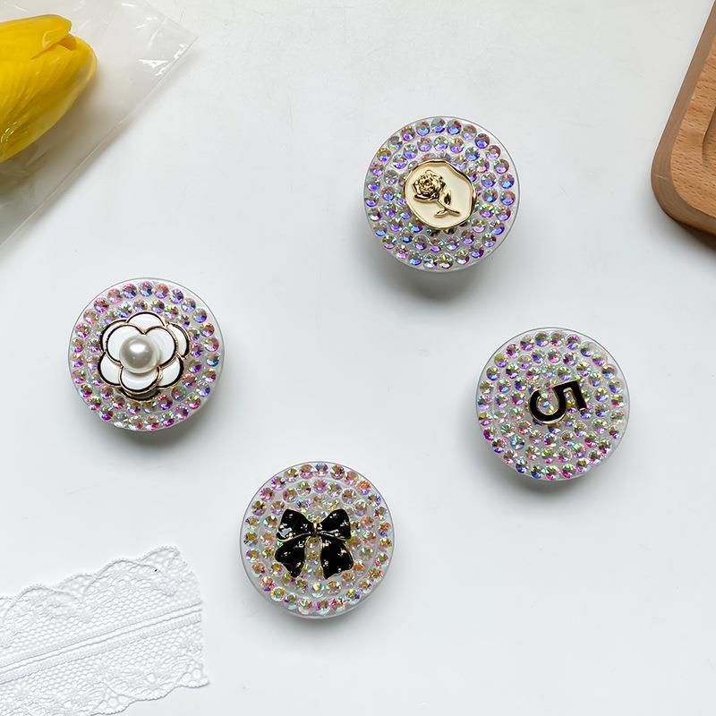 Han-Telefon-Airbag-Halterung, Wasserdiamant, Perlenberg-Teeblume, Ins-Windbogen, 5 stabile Desktop-Unterstützung, Nische_voghion.com