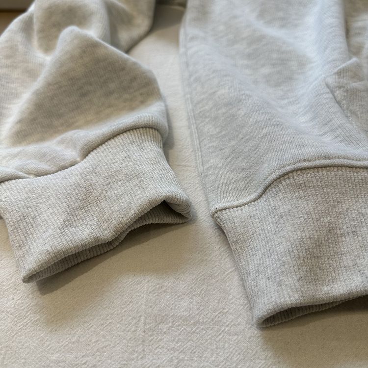 Felpa con cappuccio da donna con stampa di lettere grigie in stile americano, nuova maglia a maniche lunghe in pile mini snellente e ampia per l'autunno_voghion.com