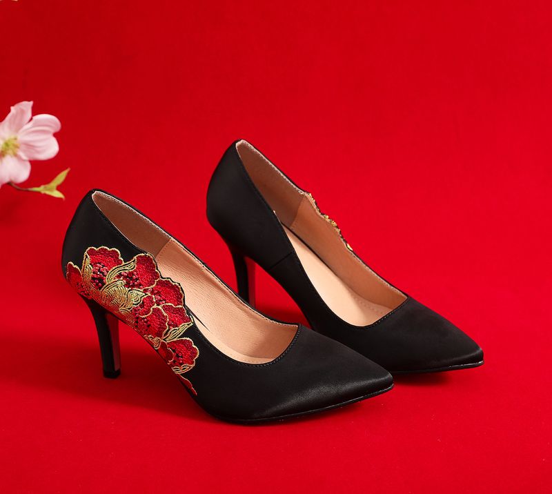 Hohe Brautschuhe mit einzelnen dünnen Absätzen, spitzen Zehen, Samen, bestickt mit zartem Gras, Stoffschuhe, Damenschuhe_voghion.com