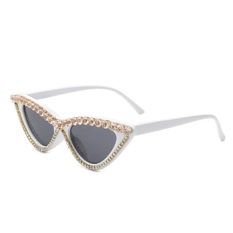 Trendy triangular glasses, fashionable and exaggerated with sunglasses, cat eye patch diamond sunglasses_voghion.com