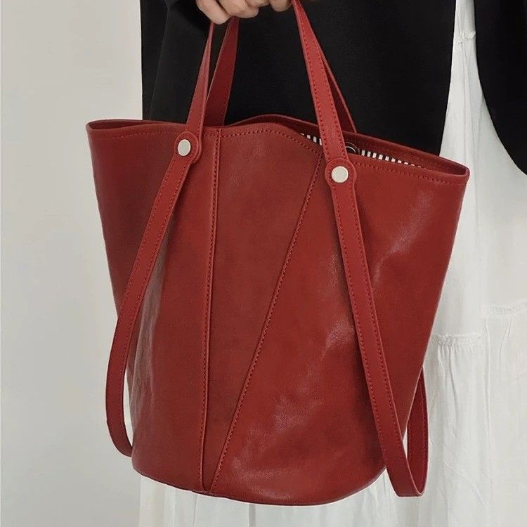 High-End Bucket For Women 2025 Autumn Winter New Large Capacity Underarm Versatile Tote Commuter Bag_voghion.com