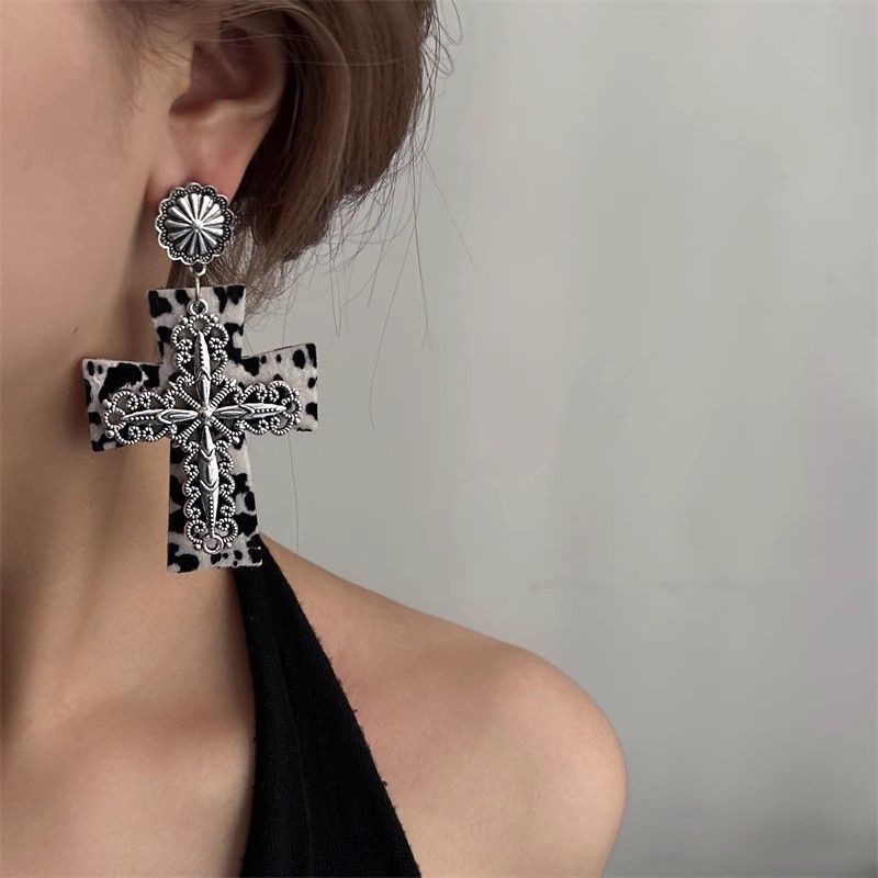 Dame Persönlichkeit Übertrieben Schwarz Und Weiß Leopard Print Stern Kreuz Ohrringe Ohrstecker Nische Mode Hip Hop Trendy Ohr Schmuck_voghion.com