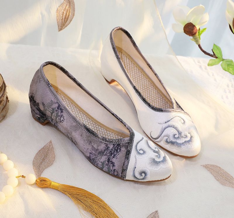 Damenschuhe Frühlings-Cheongsam im neuen Stil, spitze Tanzschuhe für Damen im Retro-Look, bedruckte alte Stoffschuhe_voghion.com