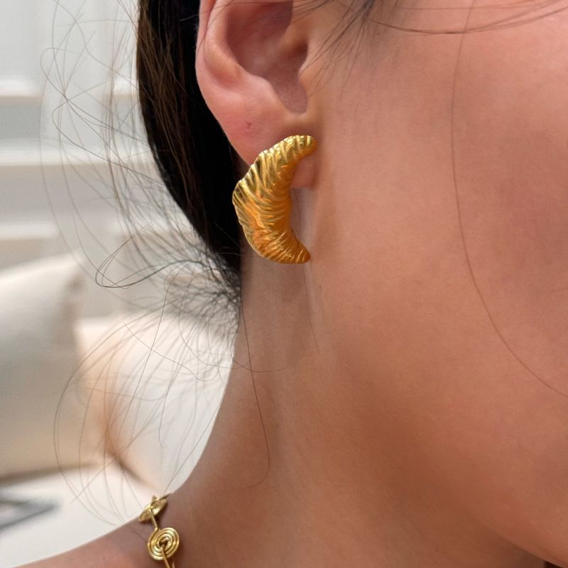Real Gold Electroplated Titanium Steel Vintage Retro Embossed Moon Fold Earrings_voghion.com