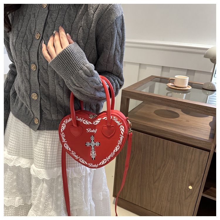 Borsa da donna personalizzata Rivet Punk Dark 2024 Nuova borsa a forma di cuore, borsa a tracolla incrociata, borsa a tracolla per donna_voghion.com