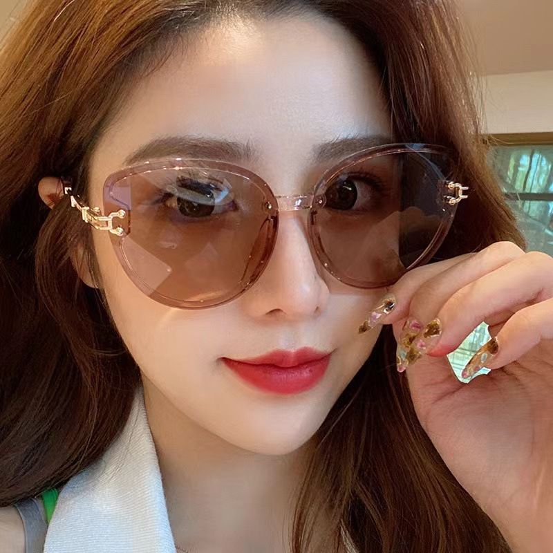 6066 Lunettes de soleil tendance à grande monture œil de chat, visage rond, filet rouge_voghion.com