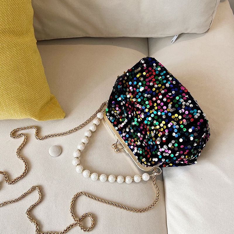 Borsa a tracolla da sera alla moda da donna, con paillettes argentate e catena di perle lucide_voghion.com
