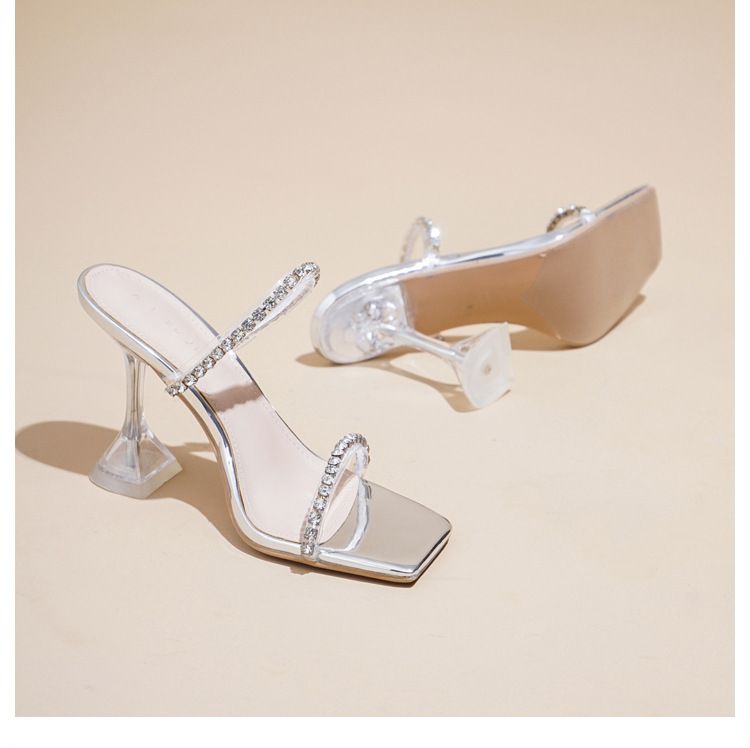 neue Strass-Sandalen mit einem Riemen und hohen Absätzen für Damen mit Stilettos, transparente und wunderschöne silberne High Heels_voghion.com